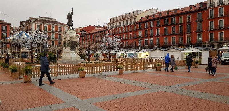 Valladolid enciende las luces de Navidad en 60 calles de la ciudad