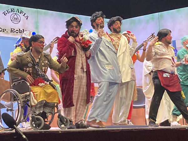 Carnaval de Badajoz: Los Camballotas embriagan al público en una noche más floja