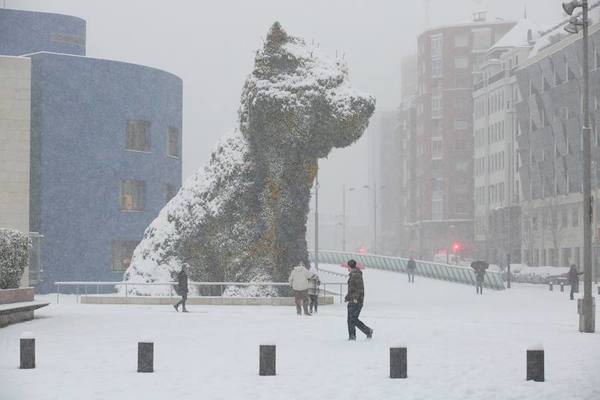 La mayor nevada en 33 años sorprende a Bizkaia