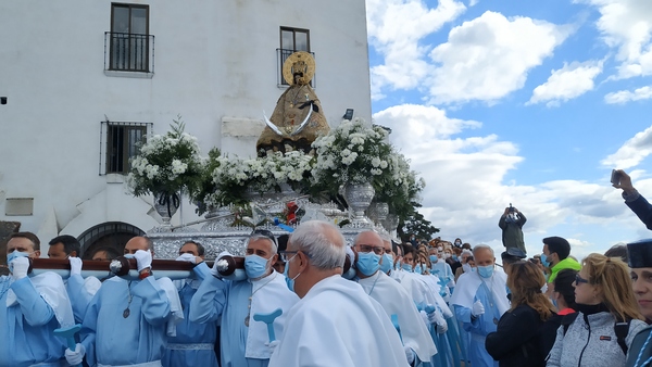 Así hemos contado la bajada de la Virgen de la Montaña en Cáceres