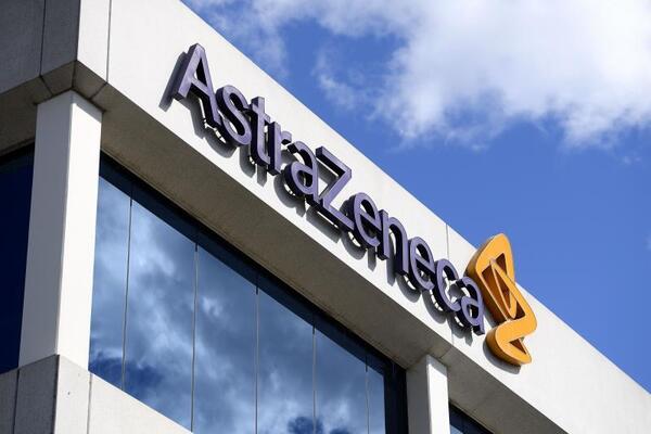 La Agencia Europea del Medicamento da luz verde a la vacuna de AstraZeneca, también para mayores de 65