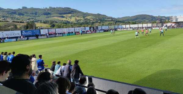 El Burgos gana por la mínima y de penalti al Real Oviedo