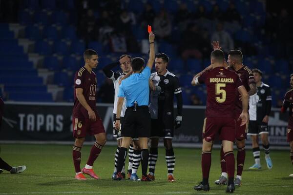 Momento en el que Ramiro ve la segunda amarilla