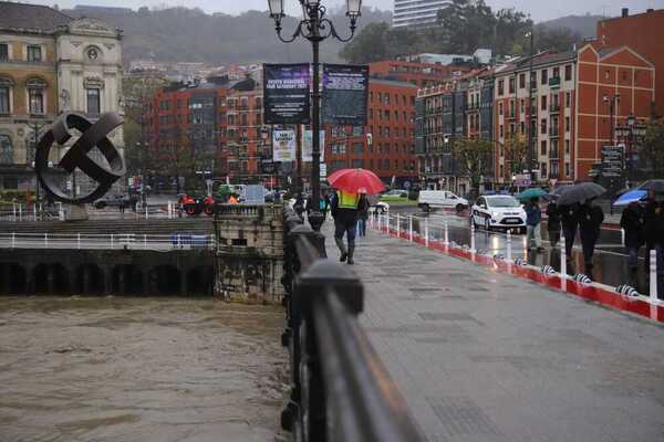 Directo | El Nervión y el Cadagua se desbordan en Basauri, Balmaseda, Sodupe y Zorroza