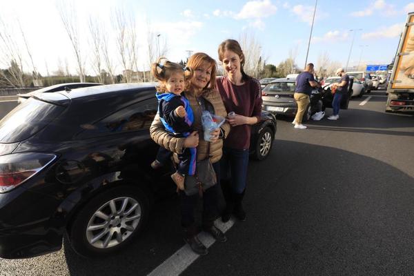 Así te hemos contado la protesta desde el amanecer hasta la apertura de la autovía
