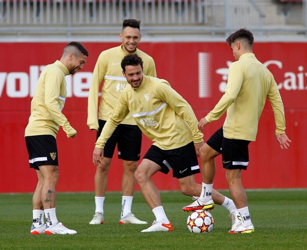 Esta es la convocatoria del Sevilla FC para enfrentarse al Wolfsburgo esta noche en el duelo correspondiente a la 5ª jornada de la fase de grupos de la UEFA Champions League #SevillaFC #UCL