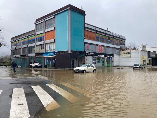 Directo | El Nervión y el Cadagua se desbordan en Basauri, Balmaseda, Sodupe y Zorroza