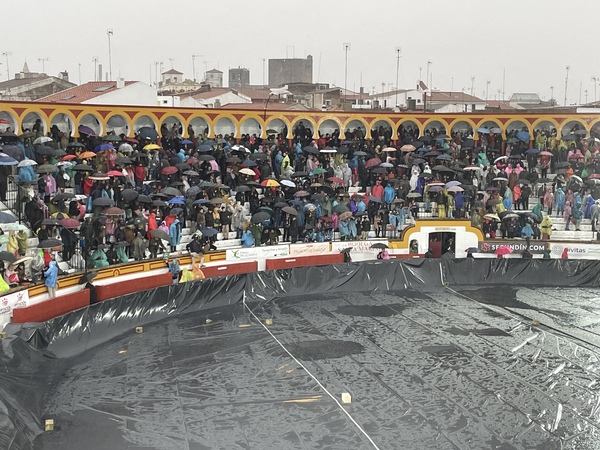 La lluvia obliga a suspender el último festejo y la Feria de Olivenza se despide con agua