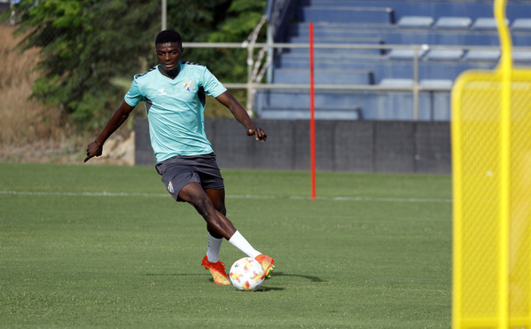 Moussa en un entrenamiento con el Málaga durante la pretemporada. MARILÚ BÁEZ