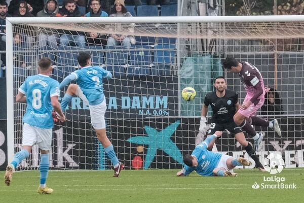 Remate de Chavarría para marcar el 0-1. LALIGA