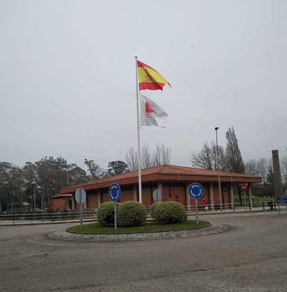 Un homenaje a los sanitarios en una rotonda de Astillero.