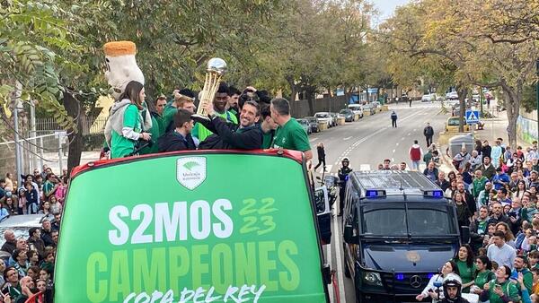 Así contamos la celebración del título de Copa del Unicaja por las calles de Málaga