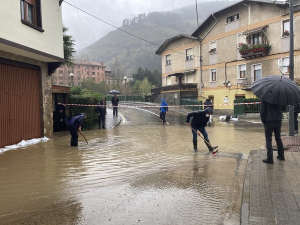 Directo | El Nervión y el Cadagua se desbordan en Basauri, Balmaseda, Sodupe y Zorroza
