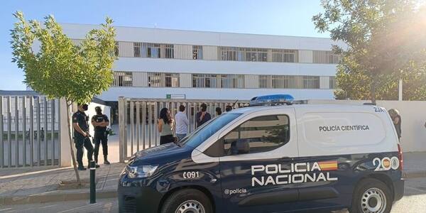 Apuñalamiento en Jerez, en directo | Un alumno ataca con cuchillo a varios profesores y compañeros en el IES Elena García Armada