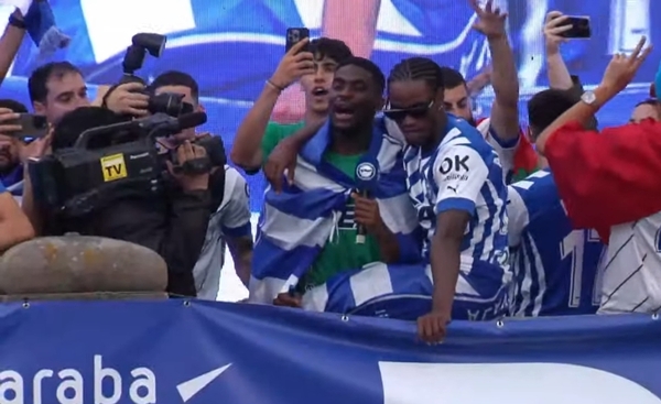Directo | El Alavés celebra el ascenso a Primera en la Virgen Blanca