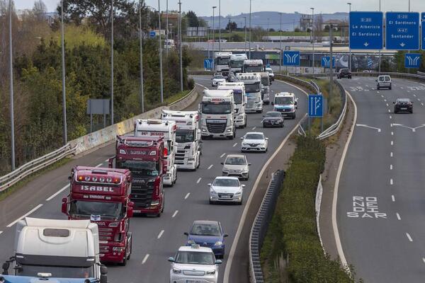 Así le hemos contado el minuto a minuto de la jornada de paro de los transportistas