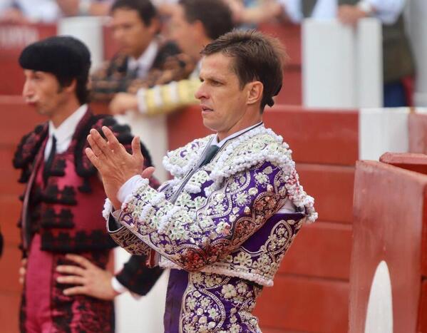 El Juli se despide en El Bibio por la puerta grande