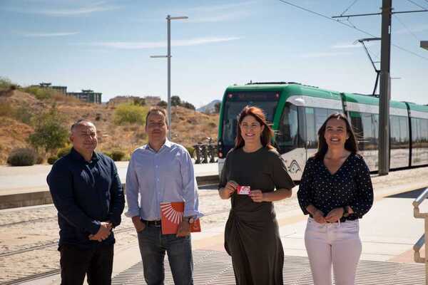 Noelia Losada, entre otros, en la parada de Andalucía Tech para presentar sus propuestas en materia de movilidad.
