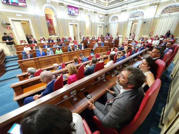El Parlamento de Canarias se estrena en su undécima legislatura