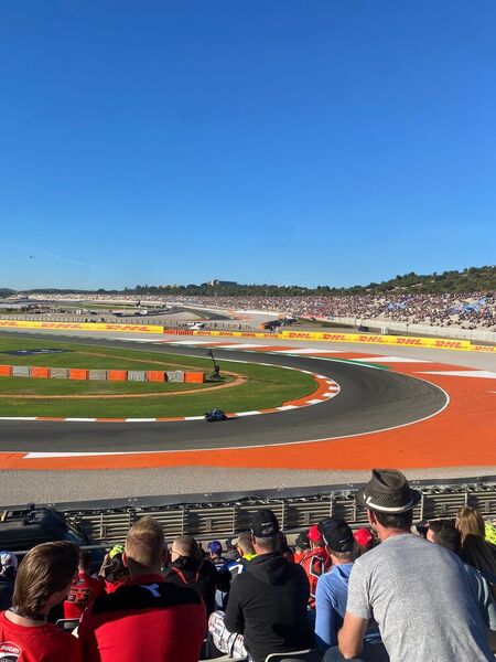 DIRECTO | La afición valenciana invade la pista para aclamar a Bagnaia
