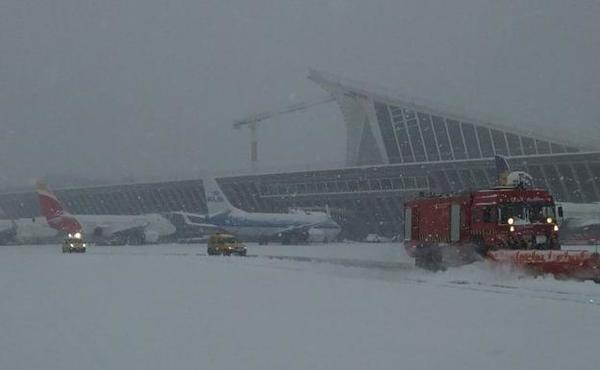 La mayor nevada en 33 años sorprende a Bizkaia