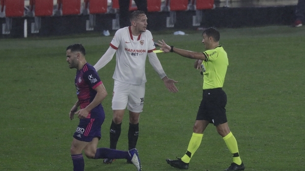 El encuentro de esta noche lo arbitrará el colegiado extremeño Gil Manzano, con el que el Sevilla FC tiene los siguientes números #SevillaFC