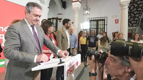Críticos del PSOE piden explicaciones a Sánchez y Espadas y temen por el futuro