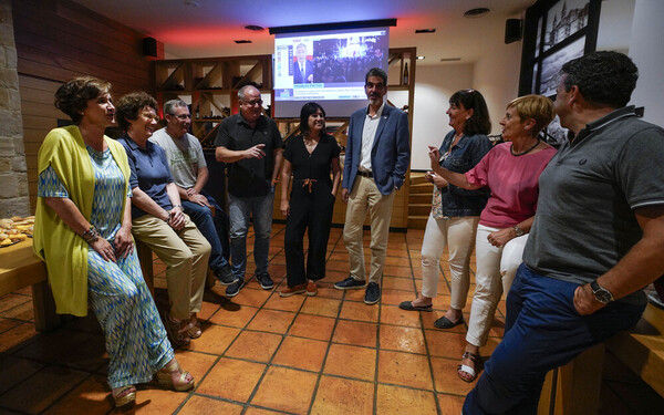 El PP gana pero no suma mayoría con Vox y el PSOE resiste