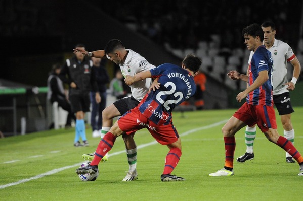 Aldasoro durante una jugada con Kortajarena