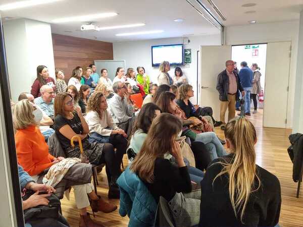 Los médicos de Atención Primaria deciden continuar con la huelga