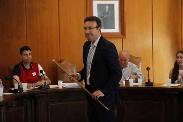 Roberto Díez, con el bastón de mando en Peñafiel