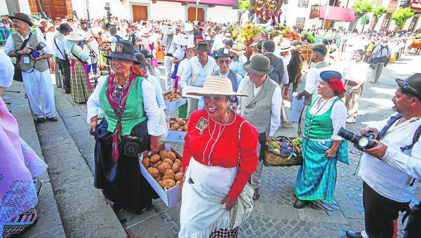 Gran Canaria se entrega a su Virgen del Pino: «Guapa, guapa y guapa»