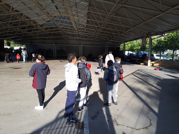 Primera jornada en los colegios vizcaínos sin mascarillas y con dudas