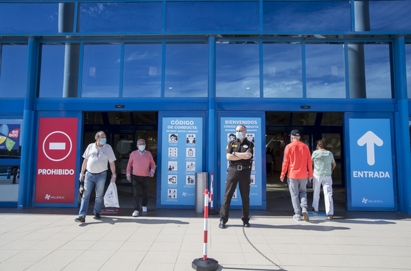 Orden para ir de compras a los centros comerciales. (Alberto Aja)