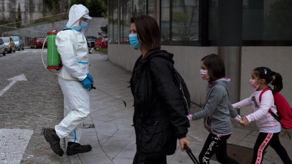 Cierran Orense y Barbadás: «Vimos una bomba vírica, hacemos un llamamiento a la responsabilidad»