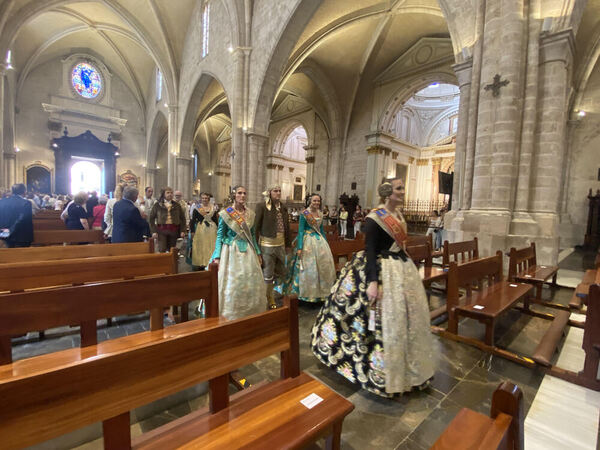 Los valencianos se vuelcan con la Senyera en un recorrido histórico