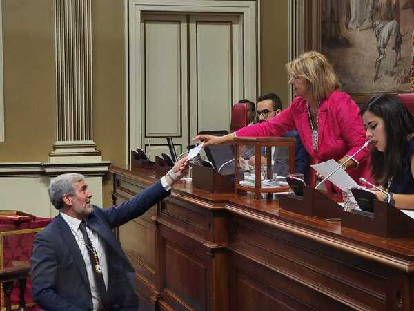 El Parlamento de Canarias se estrena en su undécima legislatura
