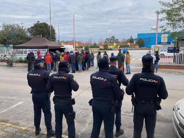 Tercer día de huelga en Aspla, en directo