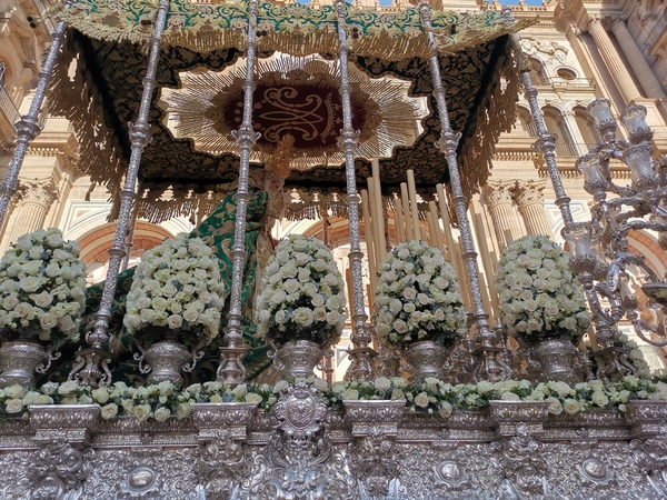 Nuestra Señora de Gracia y Esperanza en la Plaza del Obispo. Foto: José M. Ramírez