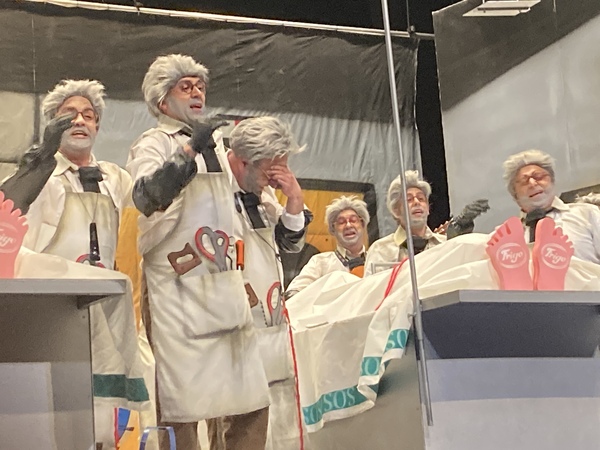 Carnaval de Badajoz: Los Chungos conquistan el bastón de mando de las murgas