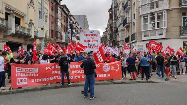 La manifestación arranca en la calle Burgos de la capital cántabra.