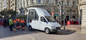 Los valencianos se vuelcan con la Senyera en un recorrido histórico