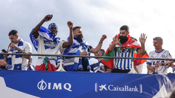Directo | El Alavés celebra el ascenso a Primera en la Virgen Blanca
