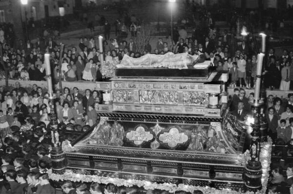 El Cristo del Santo Sepulcro en 1960. Foto: Fondo Bienvenido-Arenas. Archivo Histórico CTI-UMA
