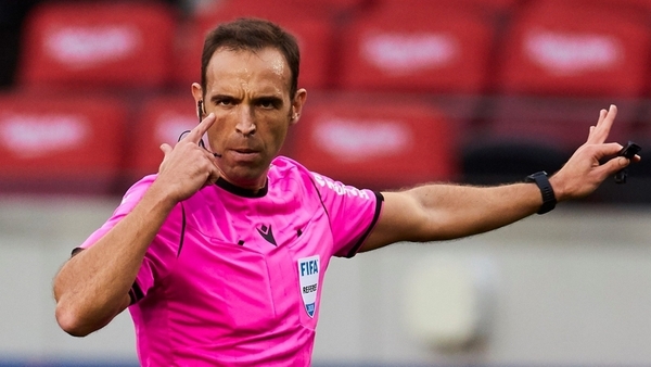 El encuentro de esta tarde lo arbitrará el colegiado Cuadra Fernández, con el que el Sevilla FC tiene los siguientes números #SevillaFC #EspanyolSevillaFC