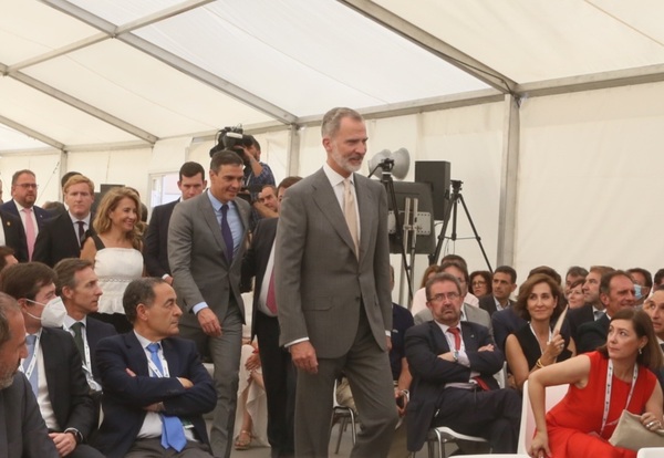 Así hemos contado la inauguración de la primera fase del tren rápido en Extremadura con el Rey y Pedro Sánchez