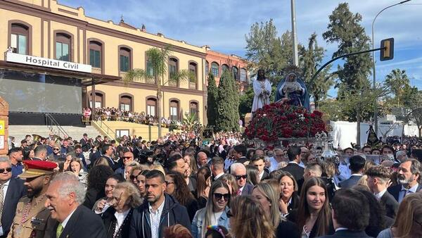 El Cautivo abandona el Hospital Civil. Foto: Hugo Cortés