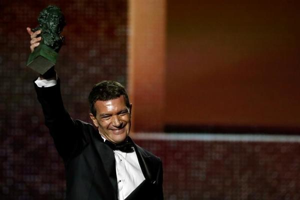 Antonio Banderas, con su Goya. / Reuters