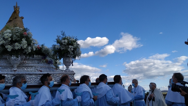 Así hemos contado la bajada de la Virgen de la Montaña en Cáceres
