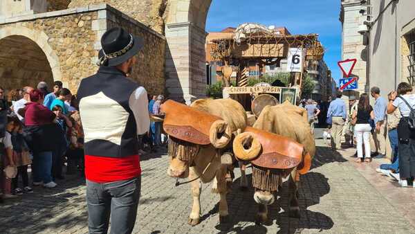 Así vivimos en directo el desfile de carros y pendones y las Cantaderas